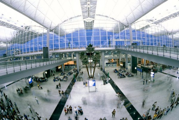 Снимка: thewondrous.com;Летище "Чек Лап Кок", Хонг Конг (Chek Lap Kok Airport, Hong Kong)