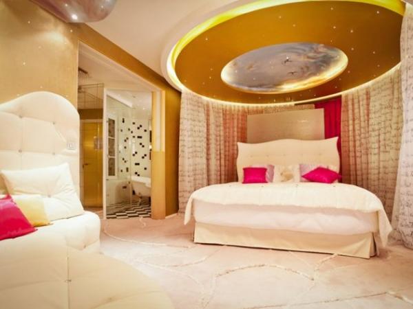 Снимка: sevenhotelparis.comСтаята "Мария Антоанета" в хотел „Seven“