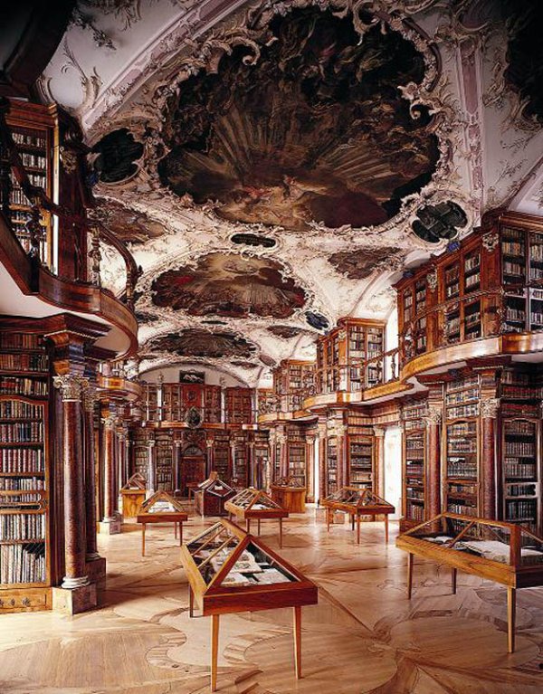 Снимка: Stiftsbibliothek St. GallenAbbey Library of St. Gall, Швейцария