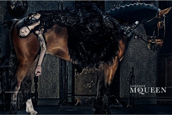 Снимка: Alexander McQueen