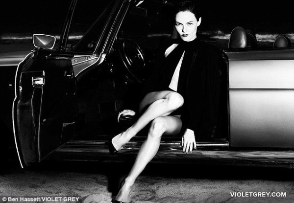 Снимка: VIOLET GREY