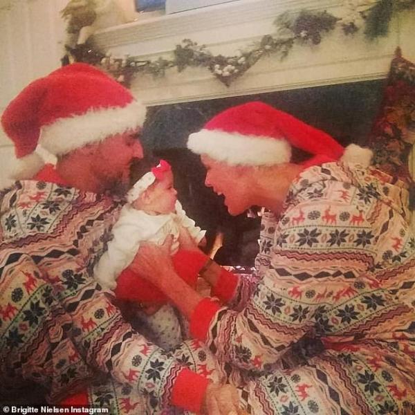 Бриджит Нилсен с бебето си и любимия мъж; Снимка: Instagram 