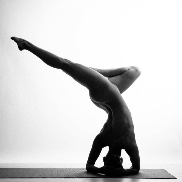 Снимка: Nude Yoga/Instagram