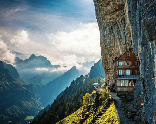Äscher Cliff, ШвейцарияСнимка: myswitzerland.com