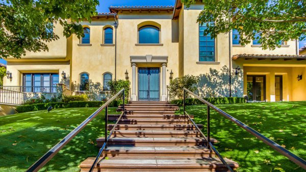 Снимка: belaircrestmansion.com