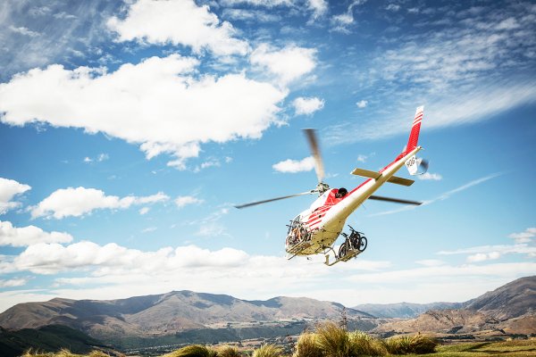 Скачане от хеликоптер и колоездене в скалистите райони на Нова Зеландия. Снимка: vitalmtb.com