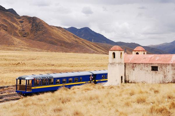Пътуването през планините на Перу, с влака "Andean Explorer" е наистина незабравимо.Снимка; architecturaldigest.com