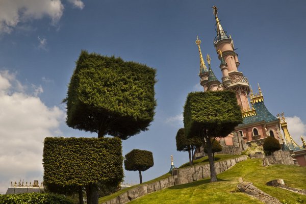 Снимка: Gilderic PhotographyДисниленд, ПарижПървоначално известен като Евро Дисниленд, това е една от най-популярните туристически атракции в Европа. Тя успешно си съперничи като забележителност с древните градове, дворци и архитектура на Стария континент.