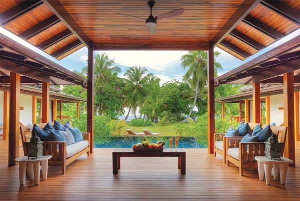 desroches-island.com