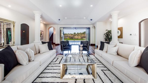 Снимка: belaircrestmansion.com