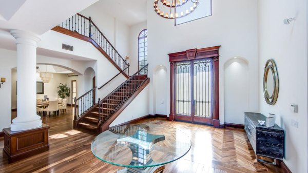 Снимка: belaircrestmansion.com