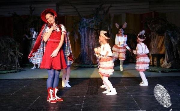 Снимка: Софийска опера и балетЧаст от детскат аобразователна програна на Софийската опера и балет музикалната приказка "Червената шапчица"