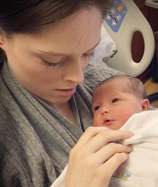 Моделът Коко Роча също стана майка на момченце през пролетта. Снимка: Instagram