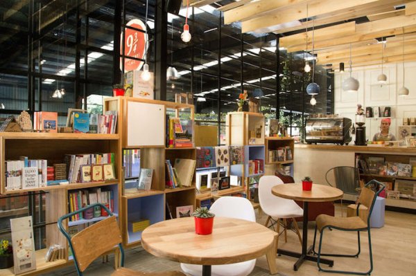 Снимка: 9¾ Bookstore and Café