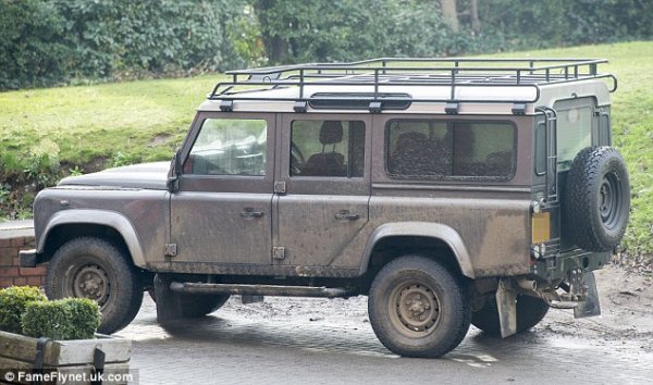Новият автомобил на Дейвид - военен джип Land Rover Defender, идеален за живота в провинцията; Снимка: Daily Mail