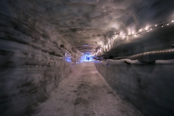 Снимка: Roman Gerasymenko/“Into the Glacier”
