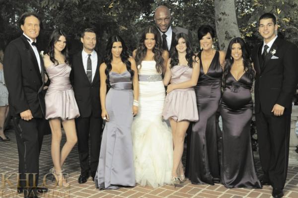 Коледната картичка на семейство Кардашян през 2009 гСнимка: http://khloekardashian.celebuzz.com