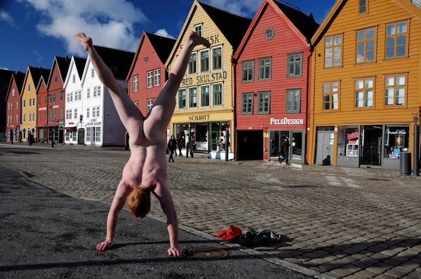 НорвегияСнимка: Naked Handstander