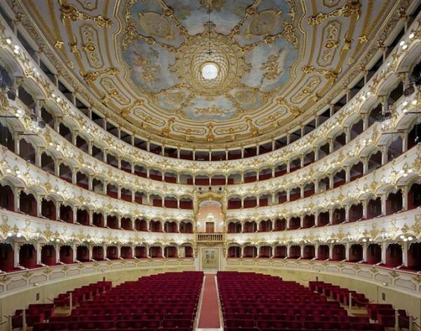 "Teatro Municipale" Пиаченца, Италия; Снимка: thewondrous.com