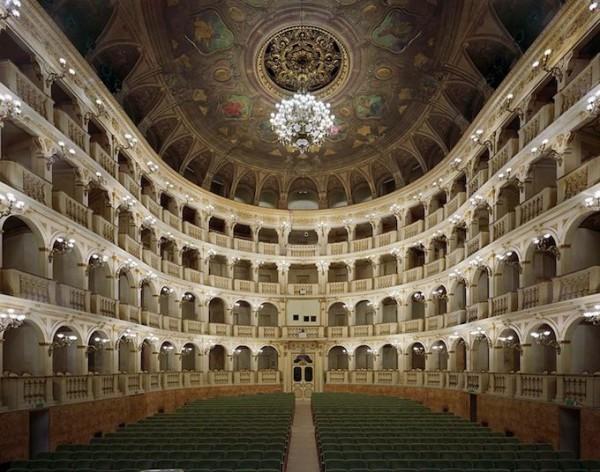 Опера "Teatro Comunale di Bologna", Болоня, Италия; Снимка: thewondrous.com