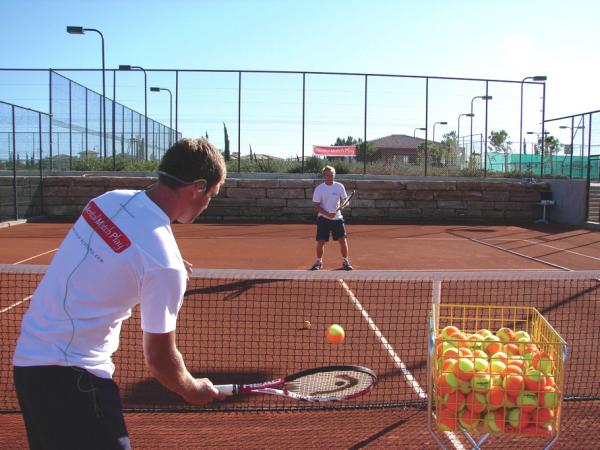 Снимка: adelto.co.ukПортугалия: Oitavos Tennis Break Комплексът се намира сред борови гори край бреговете на крайморския град Ещорил. Тук има повече удобства, отколкото можете да очаквате - десет тенис корта, три зали за скуош, спа център, балнеолечение и др. 