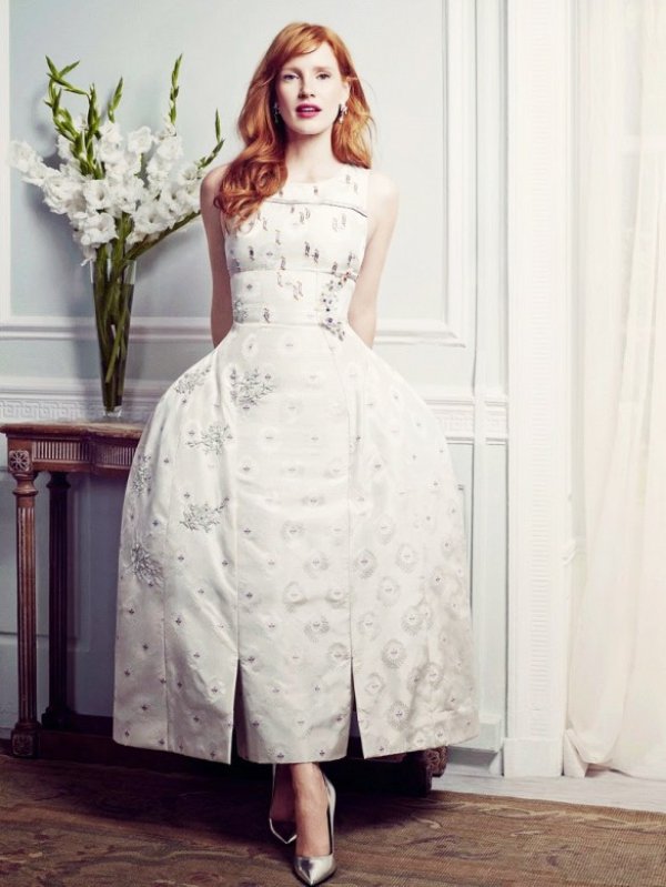 Снимка; Harper's BazaarДжесика ЧастейнПрез 2011 г. талантливата Джесика се появява в Холивуд от нищото. Причината е, че в кино гилдията не я харесват особено, но пък критиците и феновете я обожават и тя набързо се сдоби с две номинации за Оскар. Актрисата е прекарала десет години в опити да изгради кариерата в Холивуд, като през това време многократно са я отхвърляли и тя е играла основно на театралната сцена. Тя сподели наскоро: "Прекарах толкова много време просто в опити да вляза в стаята. Не знам как не се отказах. Просто проучвах съседните стаи и бях постоянна."