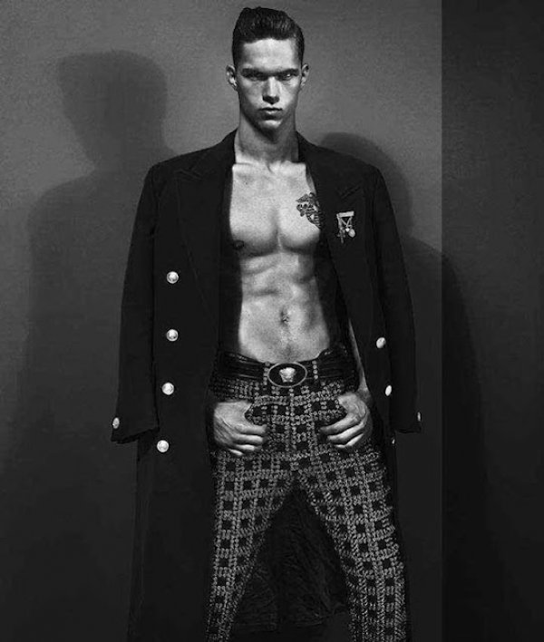 Снимка: Versace's Fall 2012 campaign