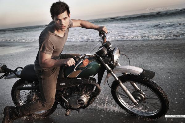 Тейлър Лаутнър; Снимка: truetaylorlautnerfans.blogspot.com