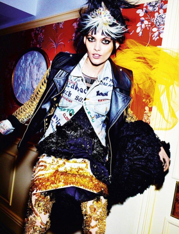 Снимка: сп. Love, Mario Testino