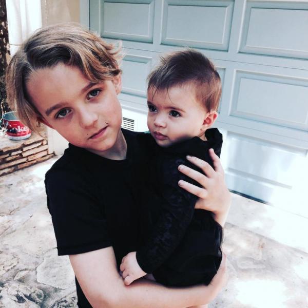 Ашли Симпсън показа своите две слънца; Снимка: Instagramе