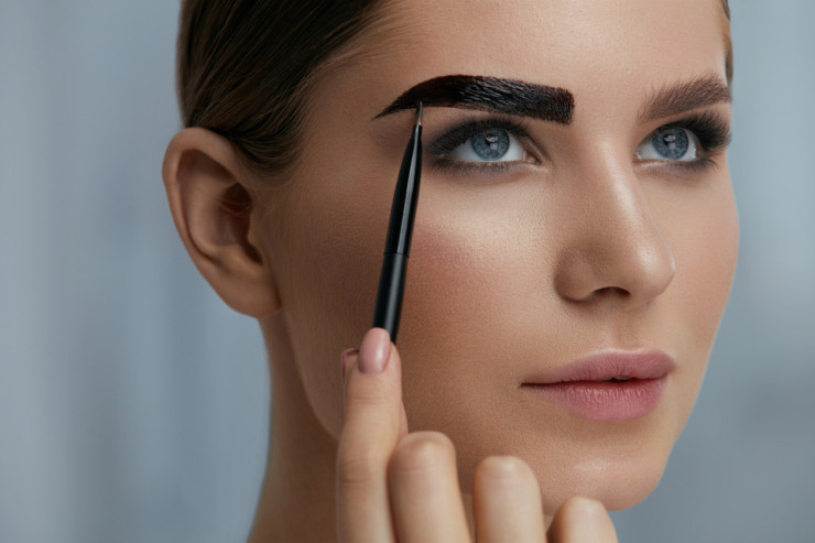 вежди istock